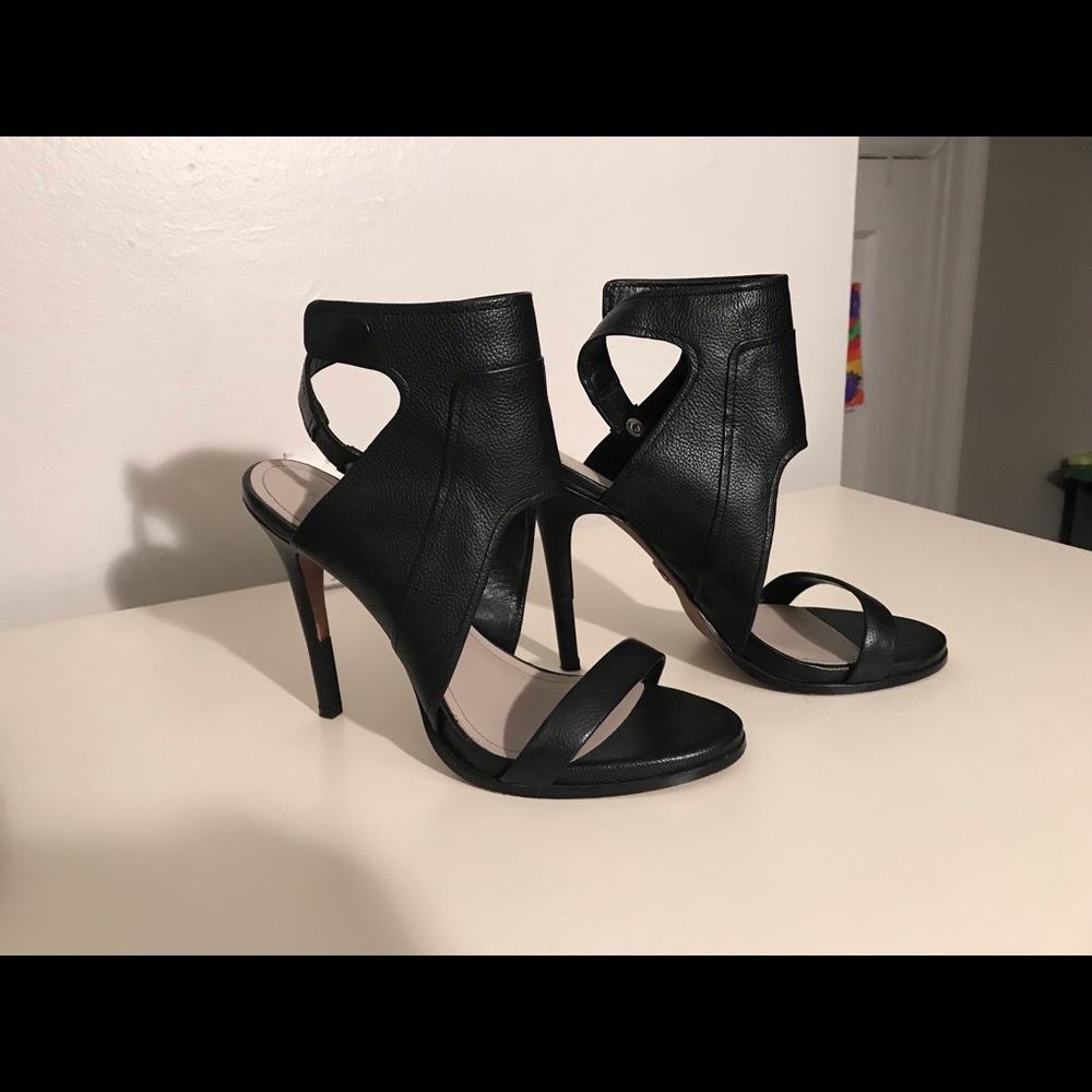 Pour La Victoire black high heel pump.